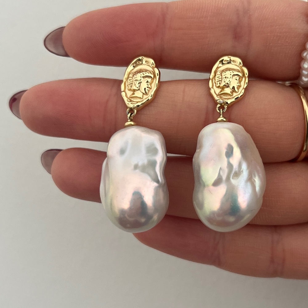 Freshwater baroque pearls earrings (gold vermeil)